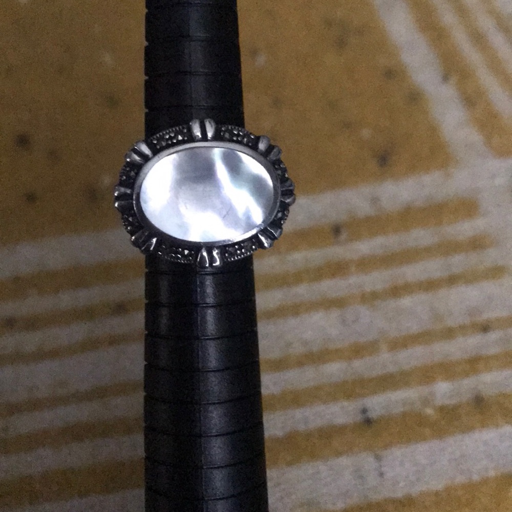 Oval Mother of pearl silver ring